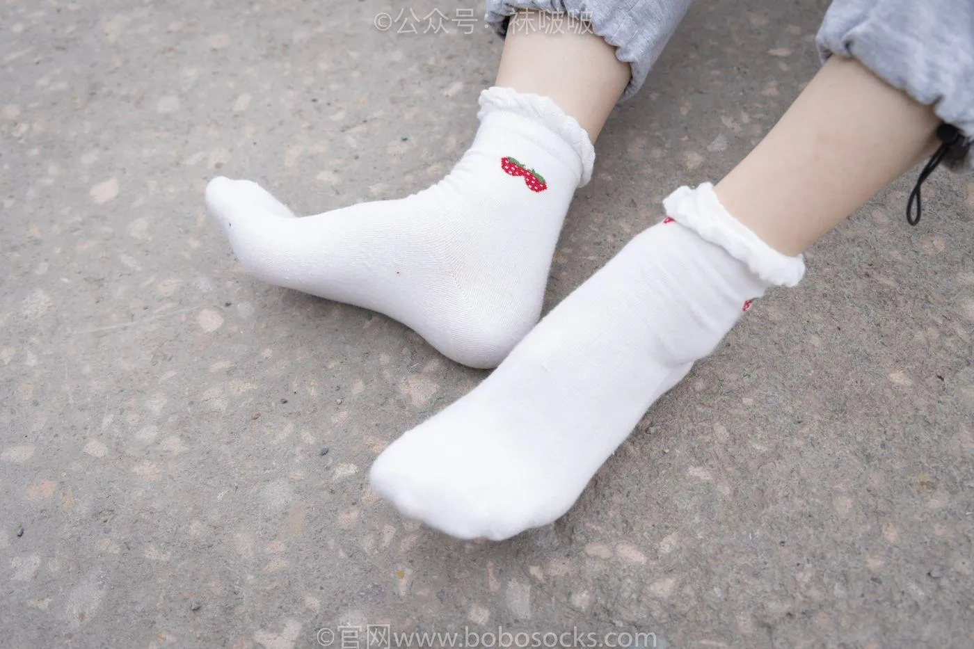[BoBoSocks袜啵啵]NO.016 熊熊-斯凯奇运动鞋、棉袜（踩脏）、裸足 [147P]插图